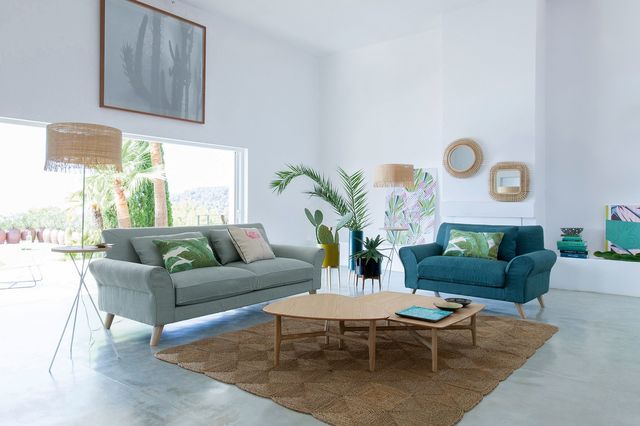 Abat-jour Yona, à partir de 35 euros, canapé et fauteuil XL Maud, à partir de 950 euros, tables basses Louisa, à partir de 259 euros, miroir rotin Tarsile, 65 euros, AM PM