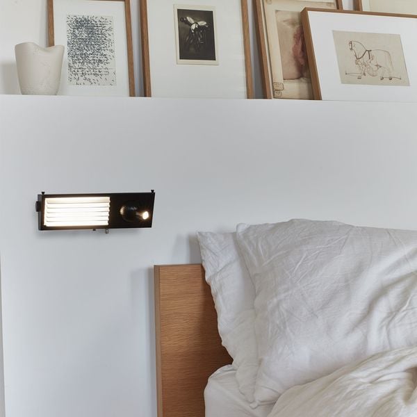 Une applique murale tout-en-un pour une chambre confortable