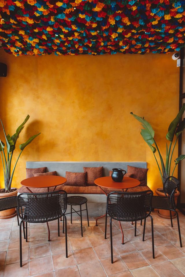 Dans le 10ème arrondissement à Paris ou à Tignes, Bazurto est un hommage à l'art de vivre en Colombie.