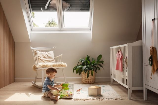 Dans toutes les pièces de la maison, les volets extérieures sont une solution parfaite hiver comme été, pour réduire le bruit de la pluie et limiter la sensation de froid ou de chaud.