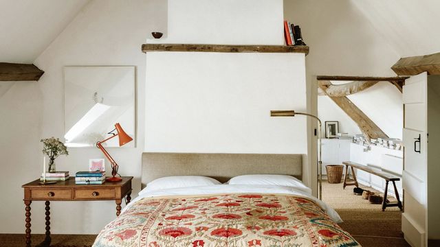Sous les combles, le lit trouve sa place idéale