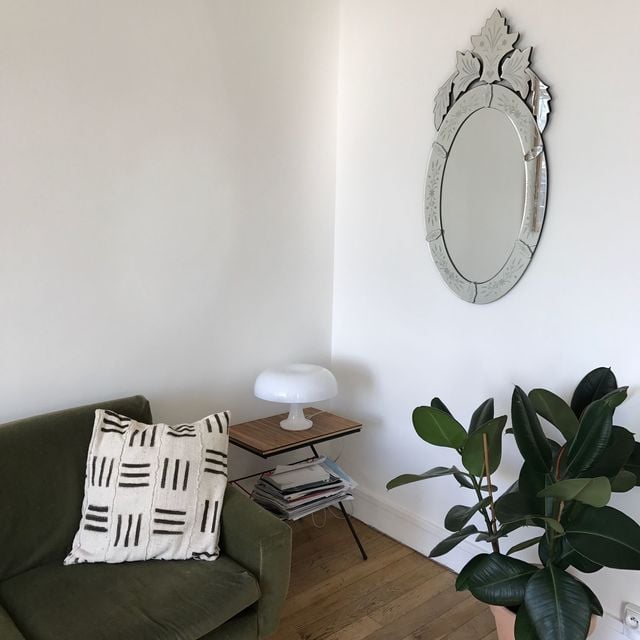 Dans le salon de Charlotte Cadé, cofondatrice du site Selency.