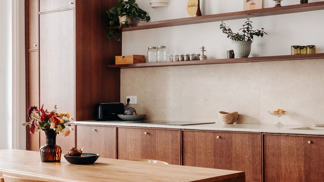 Un trois-pièces de 80 m2 repensé avec subtilité à Paris