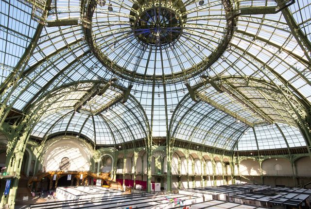 Sous la nef restaurée du Grand Palais, Art Paris s'annonce comme l'événement du printemps pour l'art contemporain.