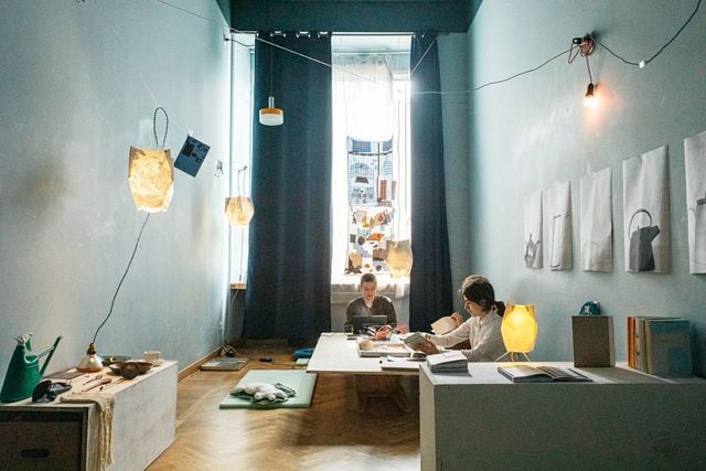 Atelier dédié à l'expérimentation, BASE s'impose comme un lieu de référence pour l'échange et la créativité.
