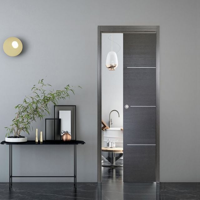La porte à galandage disparait dans la cloison : c'est une solution premium, avec plus de qualités acoustiques et thermiques que la porte coulissante simple.