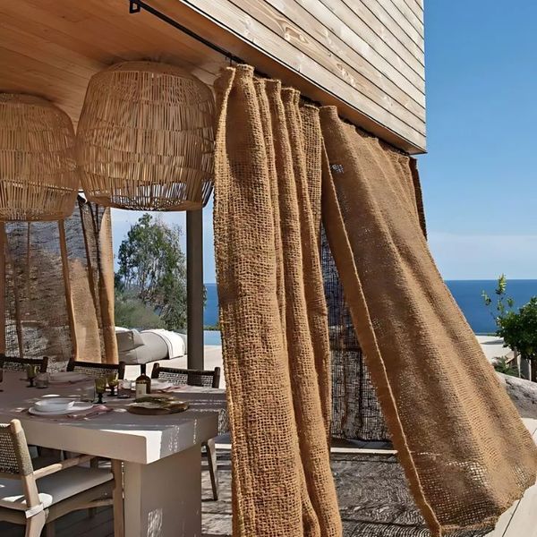 Les rideaux en fibre naturelle, l'astuce déco pour une terrasse originale