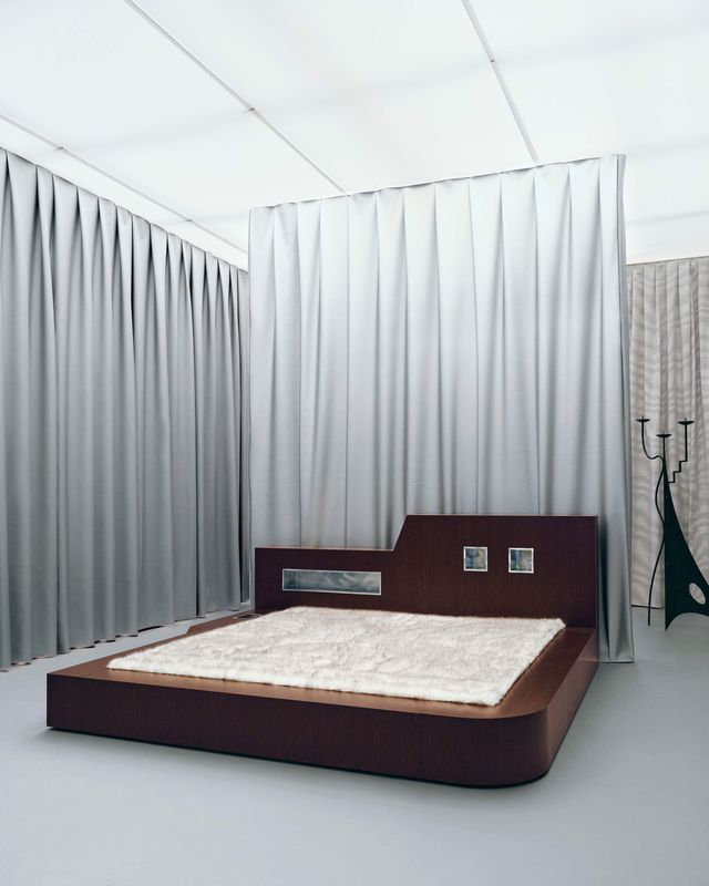 À l'occasion de la Milan Design Week, l'artiste-architecte Garance Vallée signe une première collection de mobilier en collaboration avec Monde Singulier. Baptisée "2093", elle s'impose comme un manifeste sensible, fusion entre design prospectif et mémoire affective.