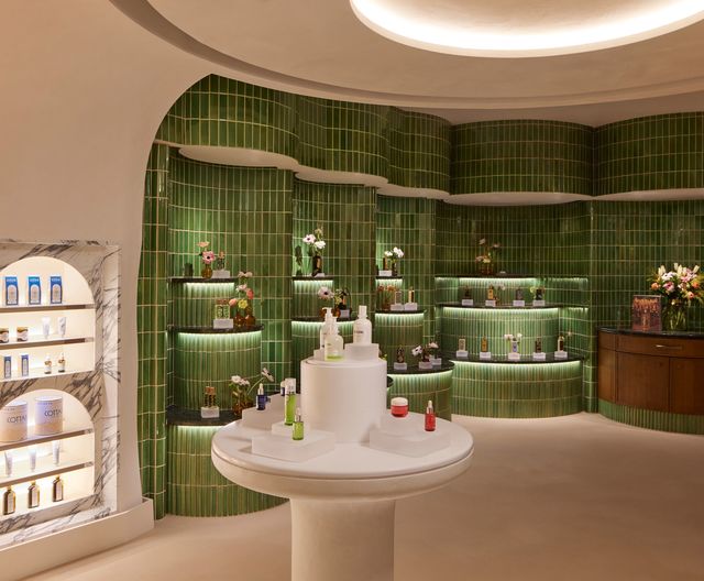 Avec des créateurs confidentiels et des marques de la haute parfumerie, la Fragrance Cellar est dédiée au monde du parfum.