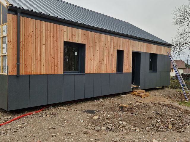 Pour des projets simples et compacts, la maison container reste abordable.