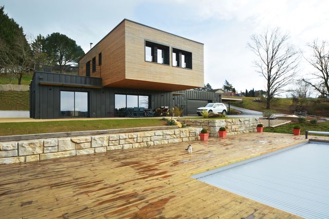 Une maison container peut devenir plus chère qu'une maison traditionnelle si vous visez une personnalisation importante ou des finitions haut de gamme.