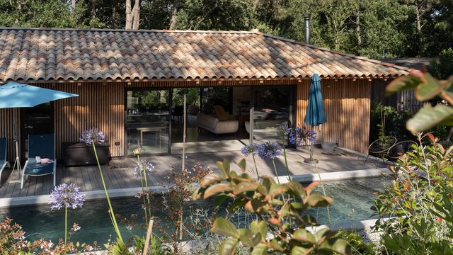 Cette maison d'architecte au Cap Ferret disparaît dans le paysage