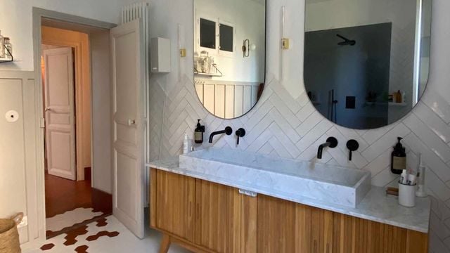 Découvrez comment créer une salle de bains de rêve, même petite