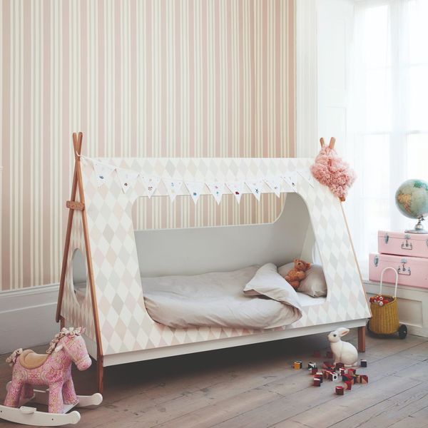 Cole & Son dessine une chambre d'enfant sobre et épurée