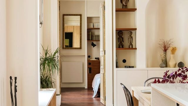 Le bois donne le ton dans cet appartement familial réinventé à Paris