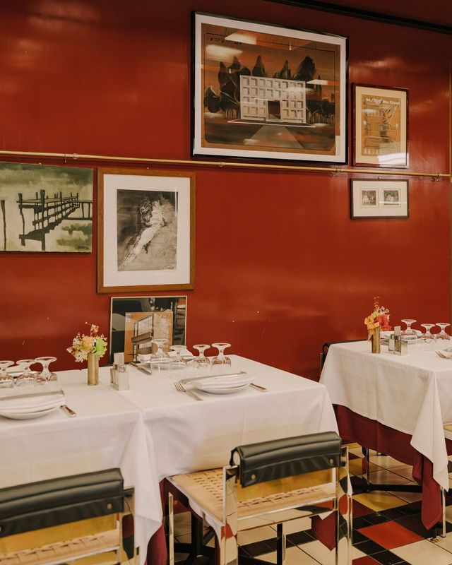 Avec son air désuet, la Trattoria del Ciumbia de Dimorestudio plonge ses clients dans une ambiance d'un autre temps.