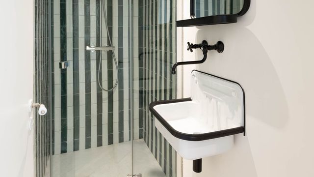 Comment aménager une salle de bains couloir avec style et ingéniosité