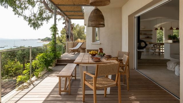 Une maison de vacances spectaculaire se dévoile à Hyères en 43 photos