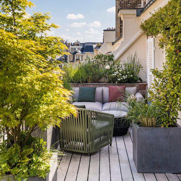 Dessiner des zones d'intimité sur une terrasse exposée au vis-à-vis