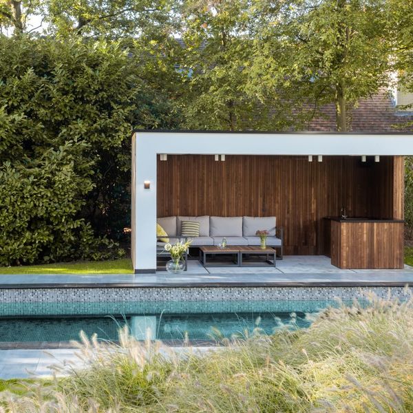 Une petite maison de piscine très cosy