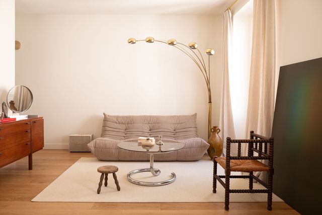 Inutile de surcharger son intérieur, l'essentiel est d'adapter son mobilier à la surface de sa pièce et de laisser de l'espace afin de circuler librement.