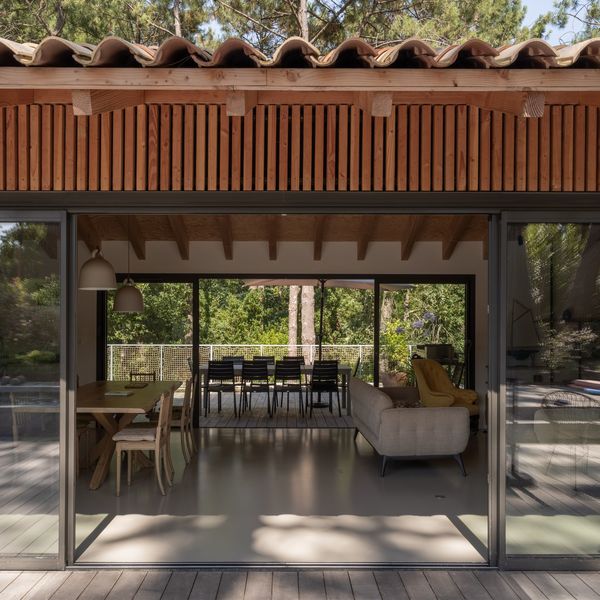 Une maison traversante qui donne accès à deux grandes terrasses