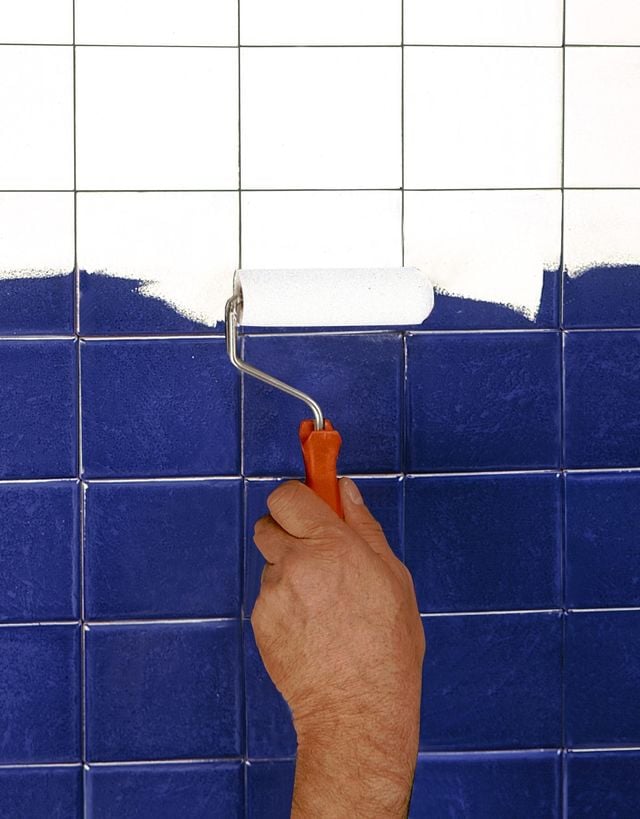 Peinture sans solvant à base de résine époxy à poser sans sous couche. Vendue sous forme de Kit Atmosani. 85 euros. Atmos.